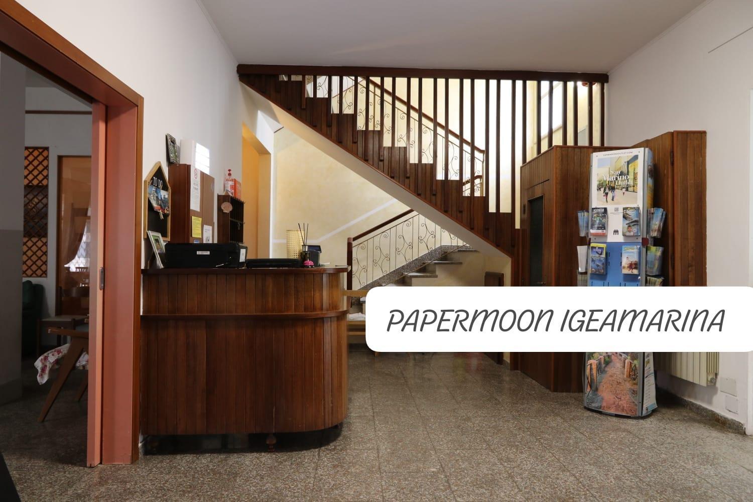 Paper Moon Hotel 2*
